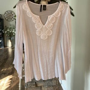 White flowy shirt L